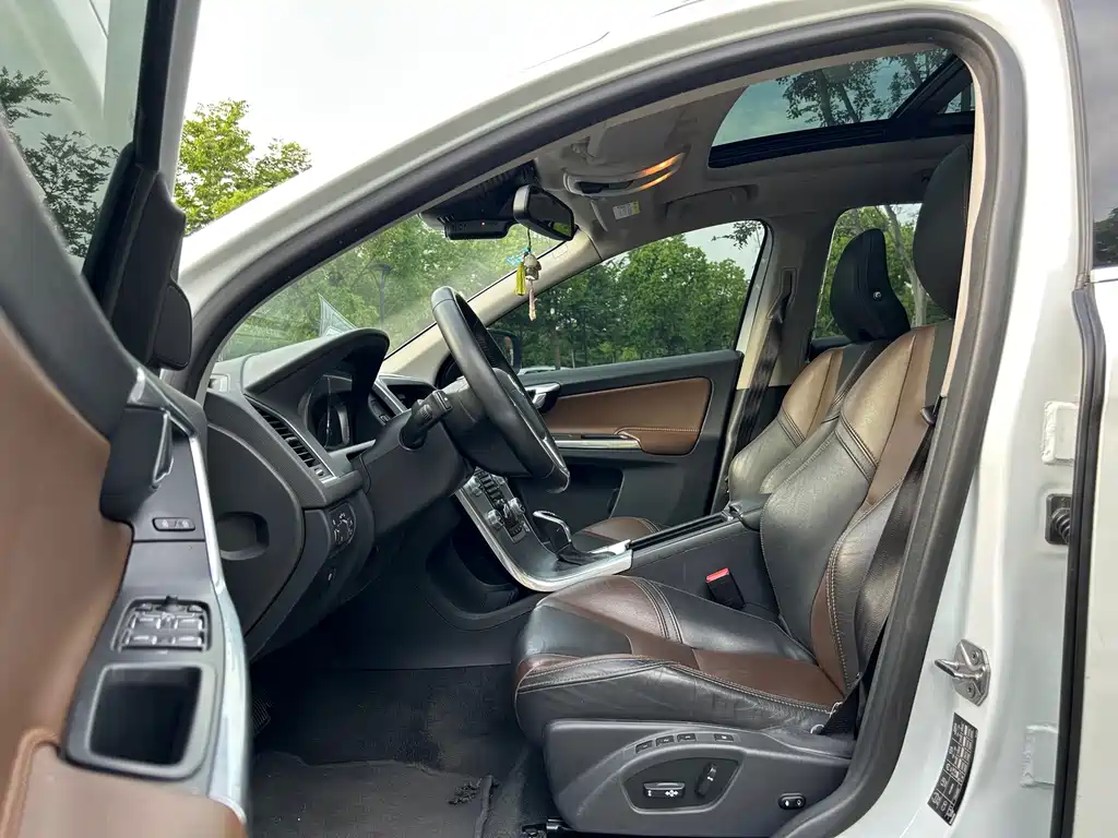 Volvo XC60 2017 — фото 10