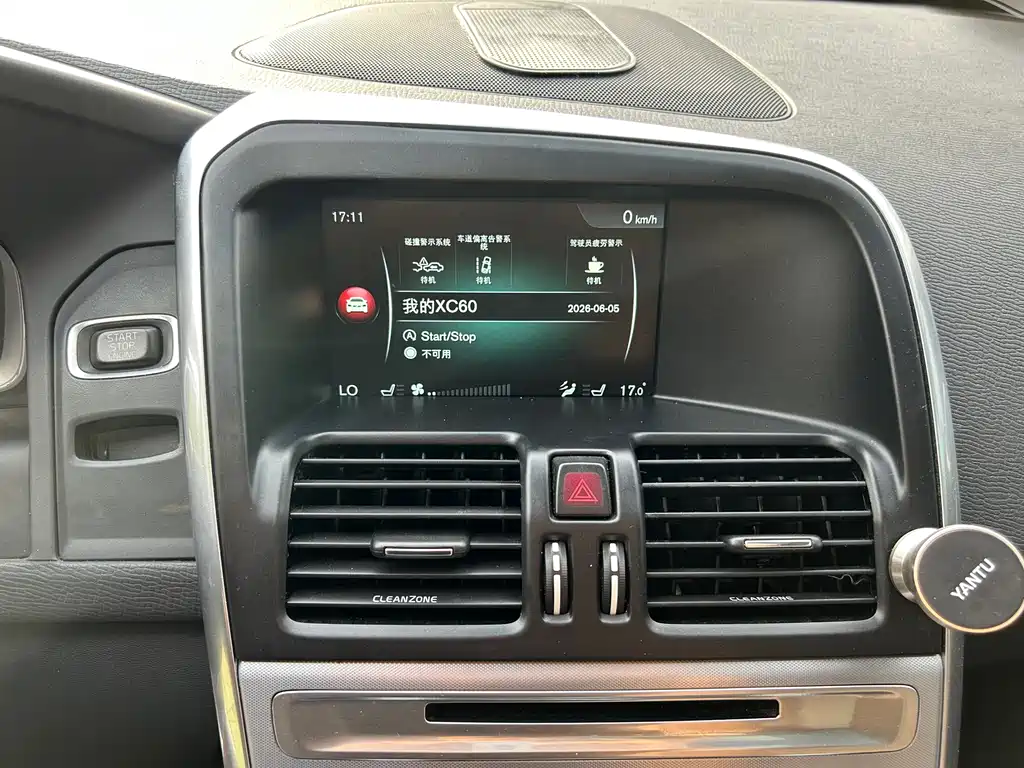 Volvo XC60 2017 — фото 15