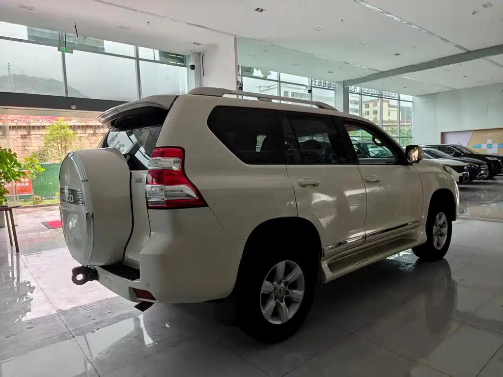 Toyota Prado 2015 — фото 9