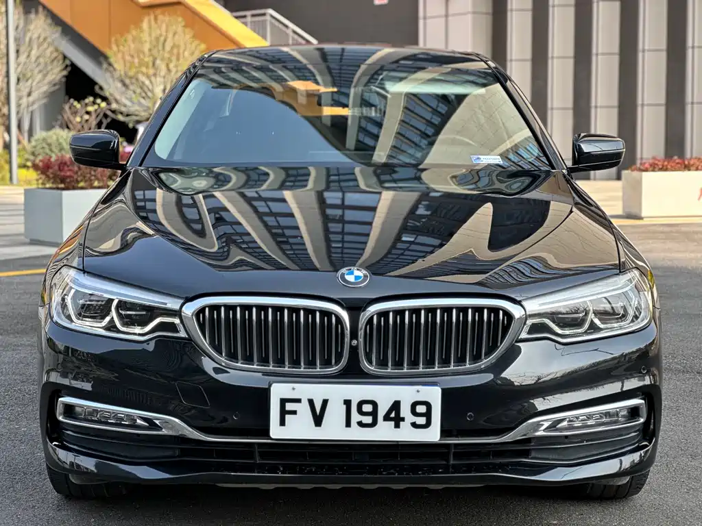 BMW 5 Series 2018 — фото 1