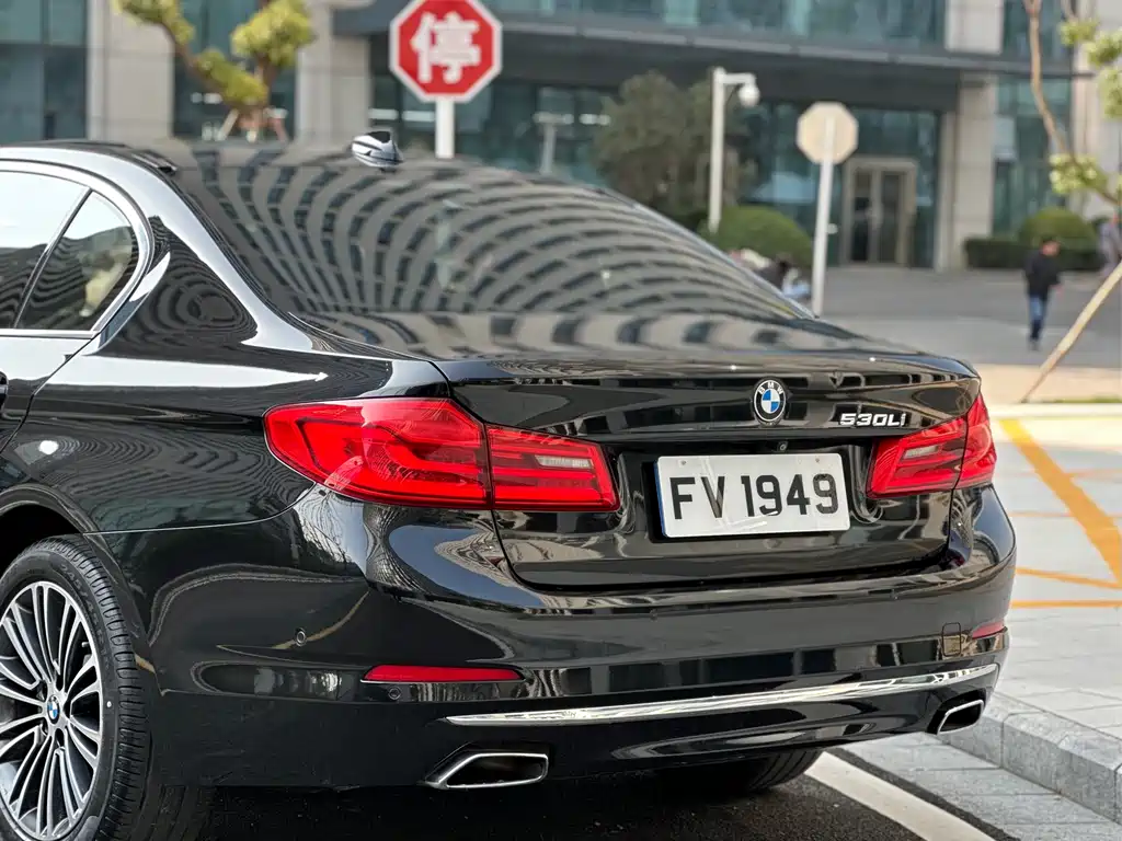 BMW 5 Series 2018 — фото 42