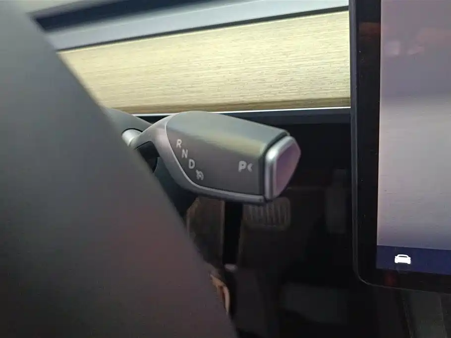 Tesla Model Y 2023 — фото 16