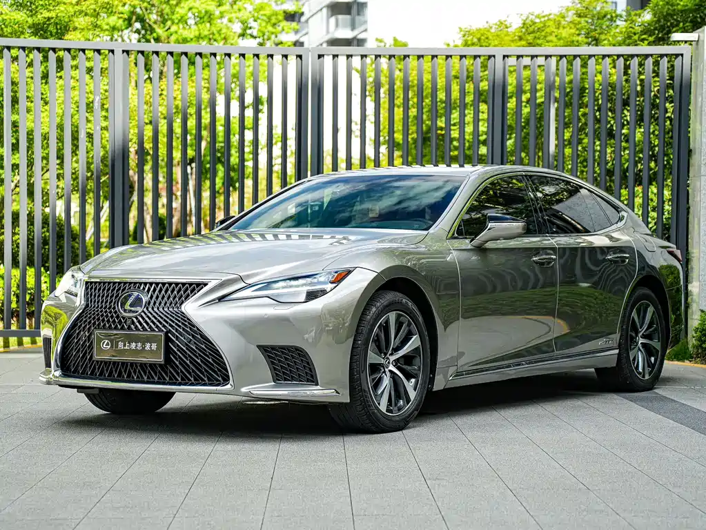 Lexus LS 2022 — фото 1