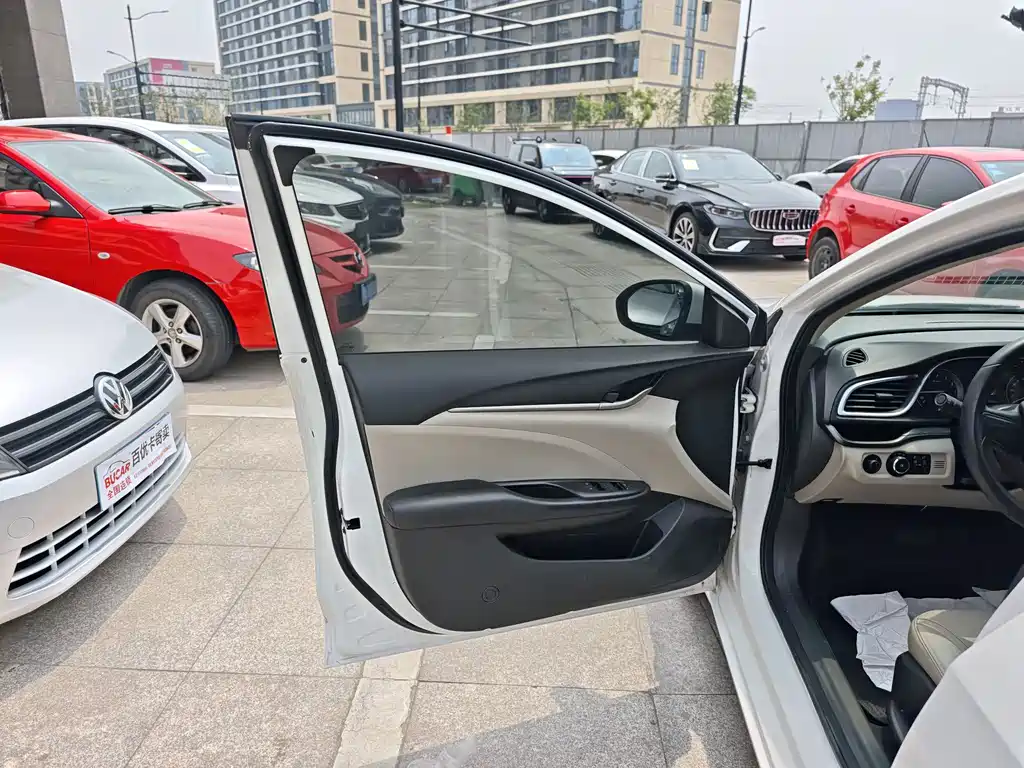 Buick Excelle 2016 — фото 13