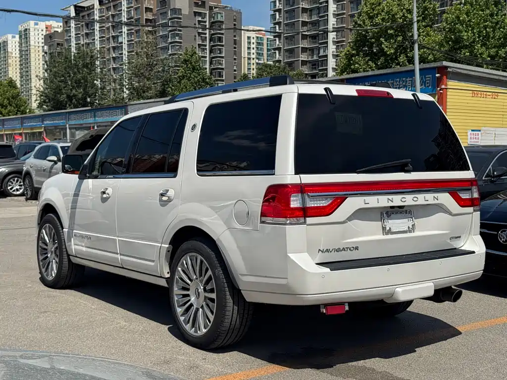 Lincoln Navigator 2016 — фото 16