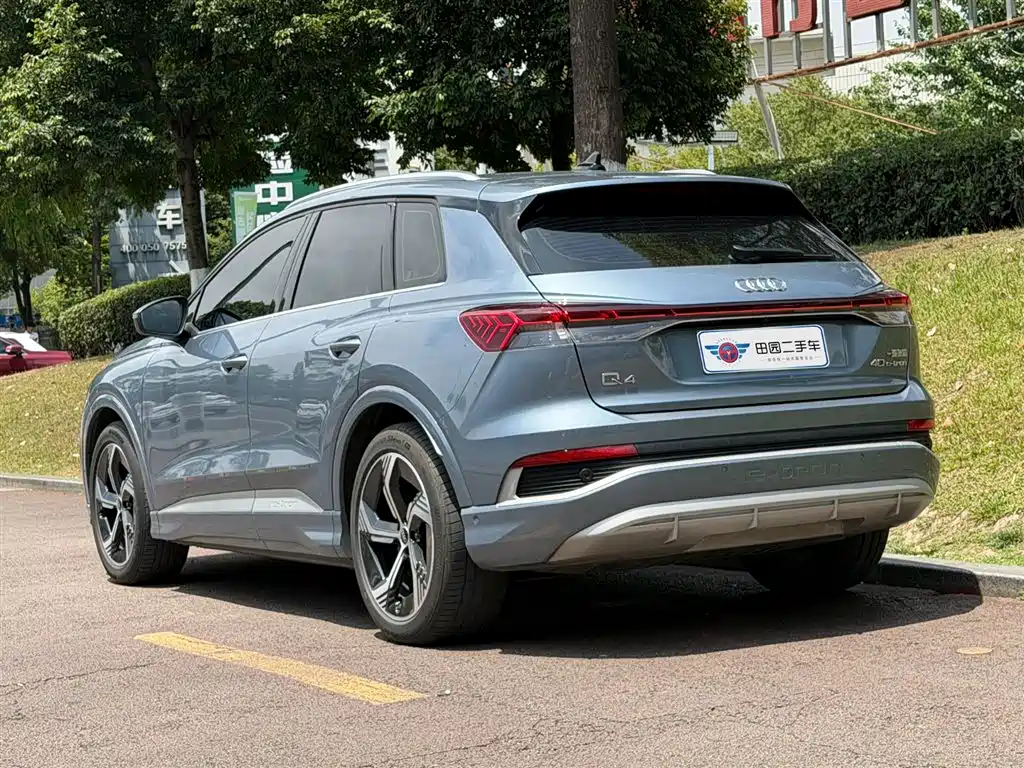 Audi Q4 e-tron 2023 — фото 4