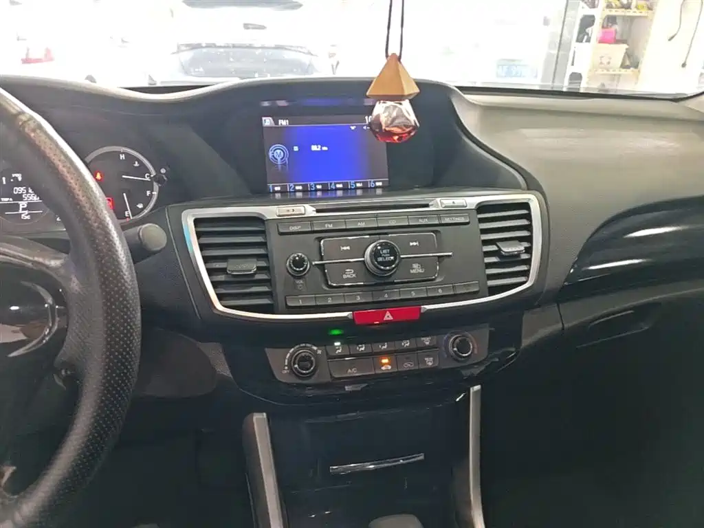 Honda Accord 2017 — фото 13