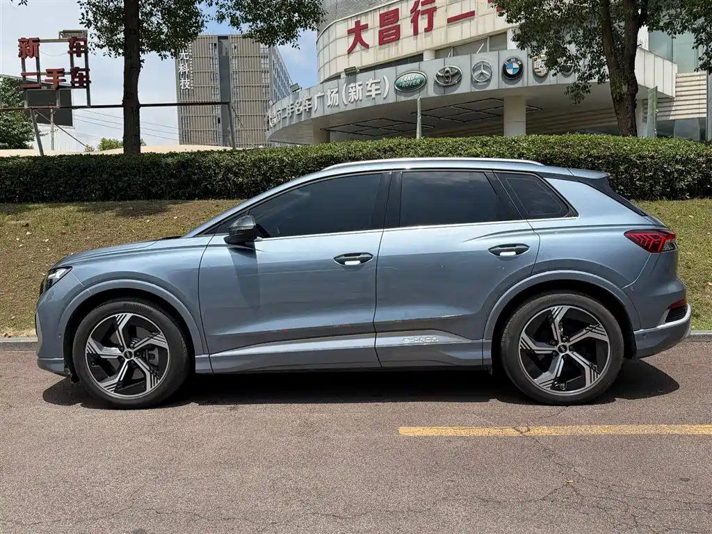 Audi Q4 e-tron 2023 — фото 3