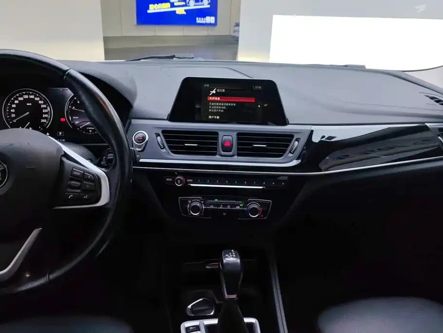 BMW 1 Series 2017 — фото 13
