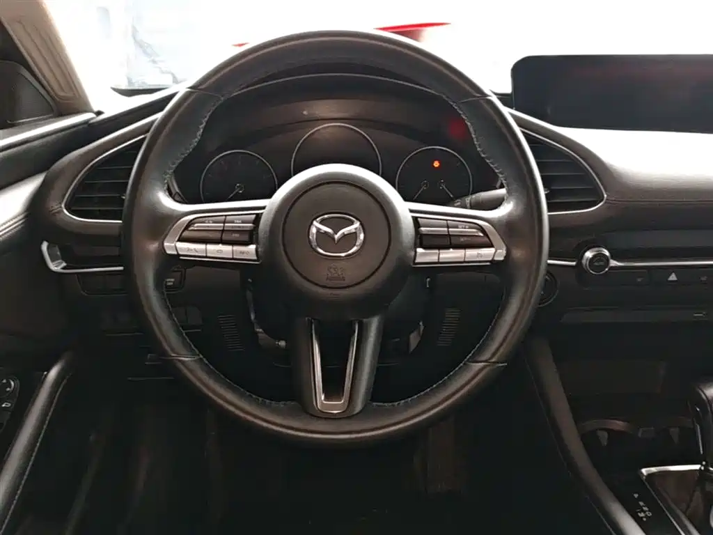 Mazda 3 Axela 2020 — фото 11