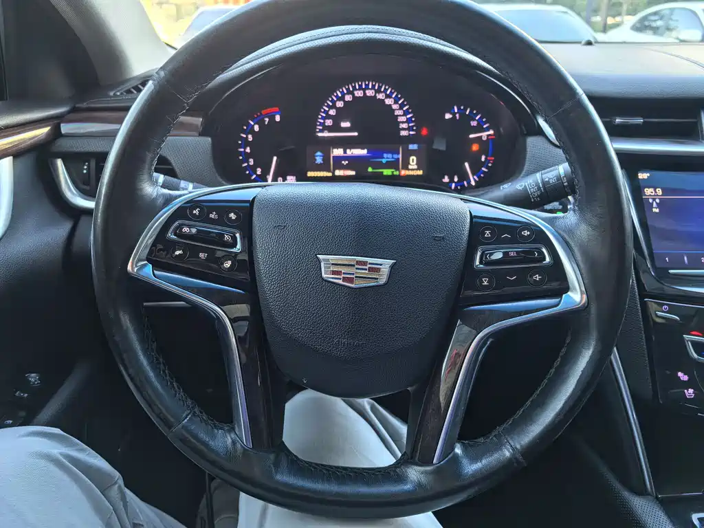 Cadillac XTS 2017 — фото 40