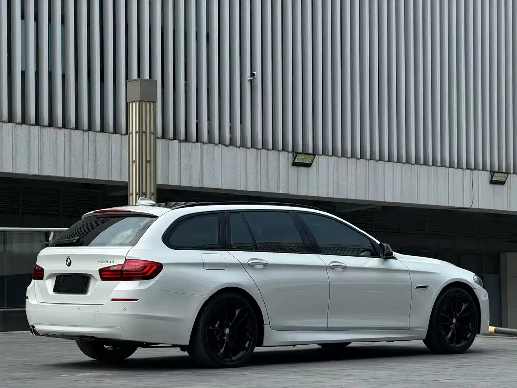 BMW 5 Series 2016 — фото 8