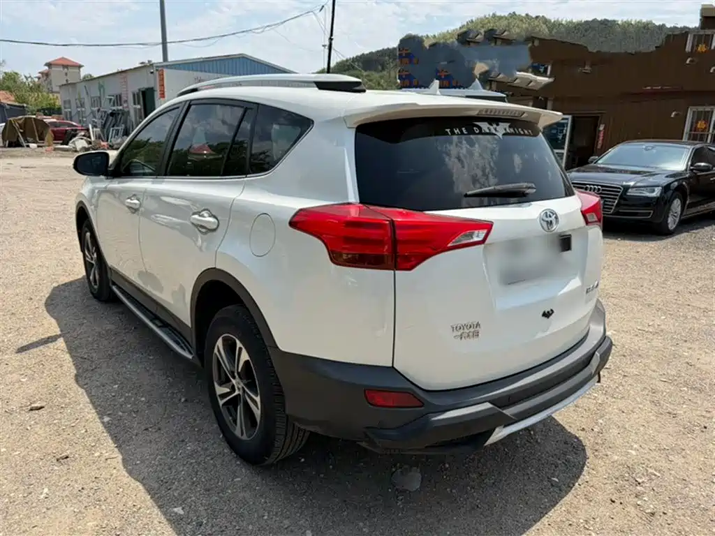 Toyota RAV4 2016 — фото 8