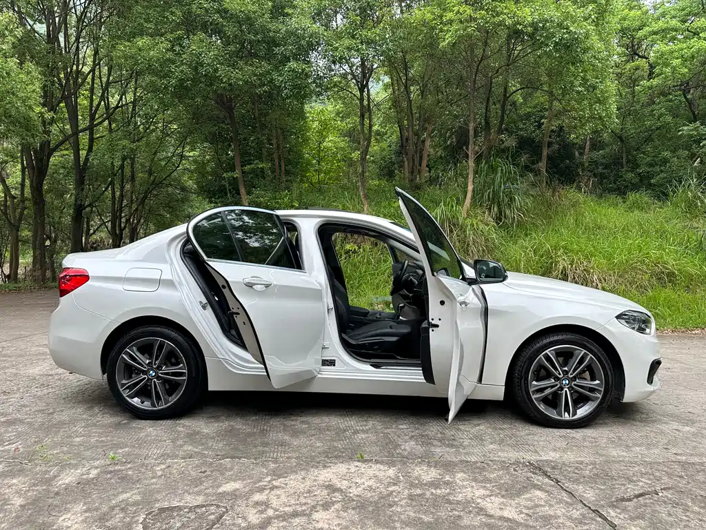 BMW 1 Series 2018 — фото 8