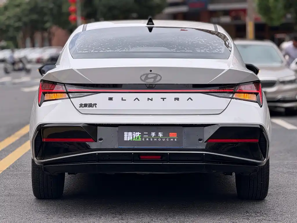 Hyundai Elantra 2023 — фото 16