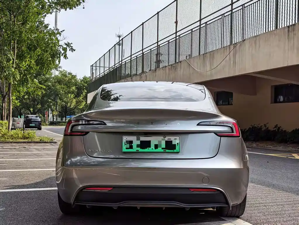 Tesla Model 3 2025 — фото 11