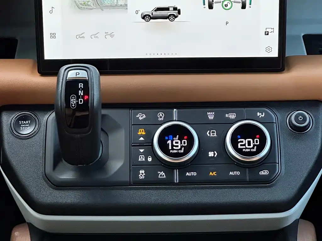 Land Rover Defender 2023 — фото 28