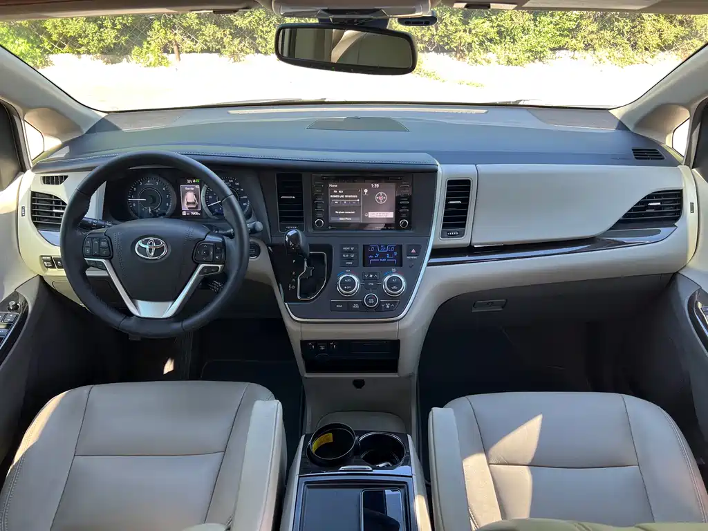 Toyota Sienna 2019 — фото 18