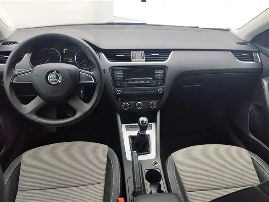 Skoda Octavia 2015 — фото 12
