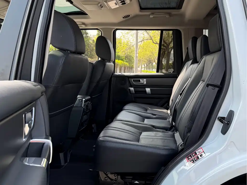 Land Rover Discovery 2016 — фото 9