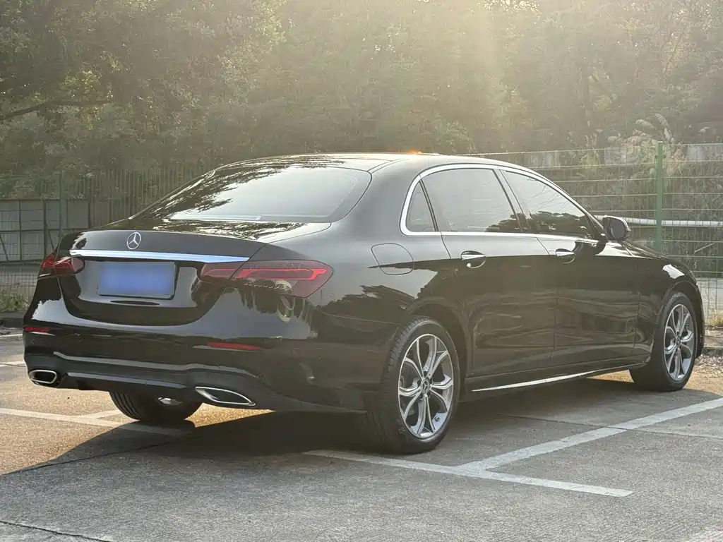 Mercedes-Benz E-Class 2022 — фото 15
