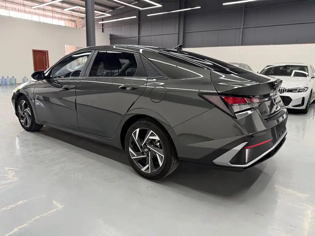 Hyundai Elantra 2023