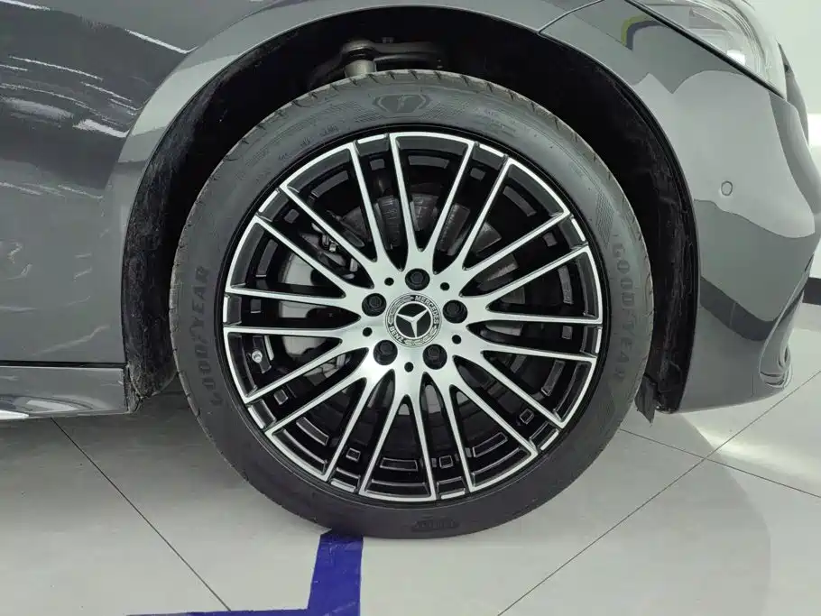 Mercedes-Benz C-Class 2024
