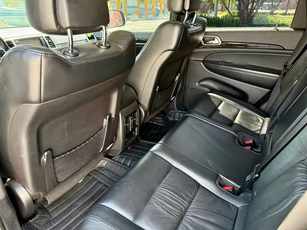 Jeep Grand Cherokee 2012 — фото 14