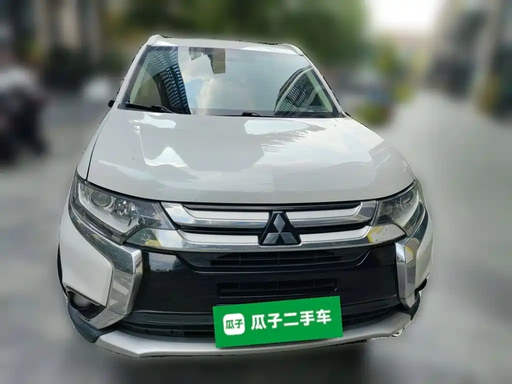 Mitsubishi Outlander 2018 — фото 24