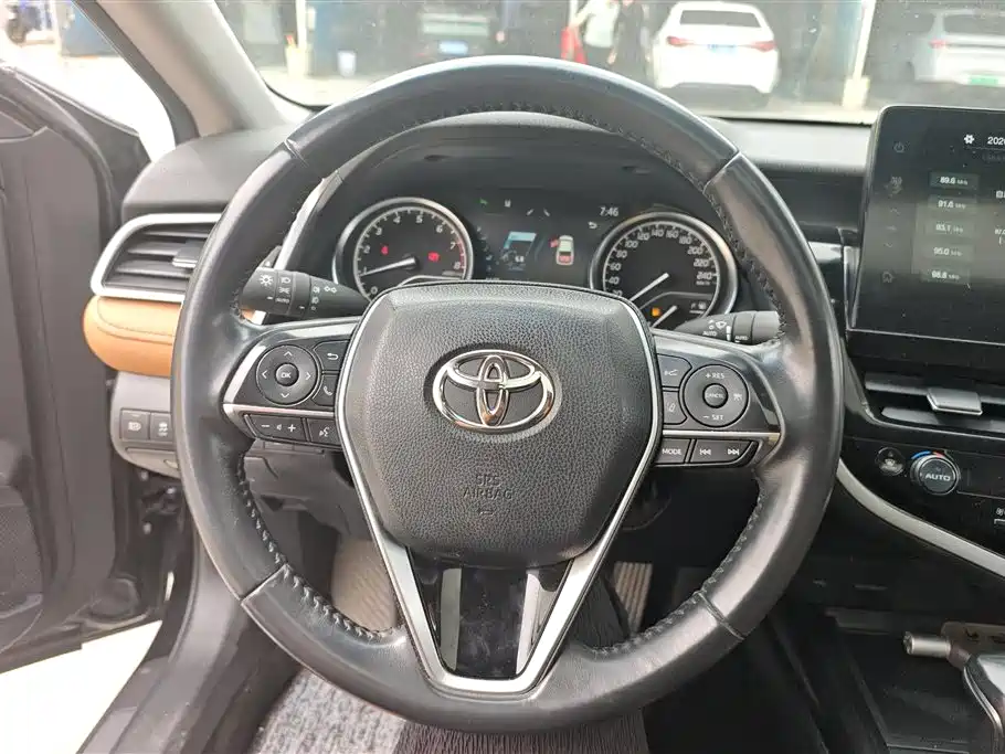 Toyota Camry 2023 — фото 15