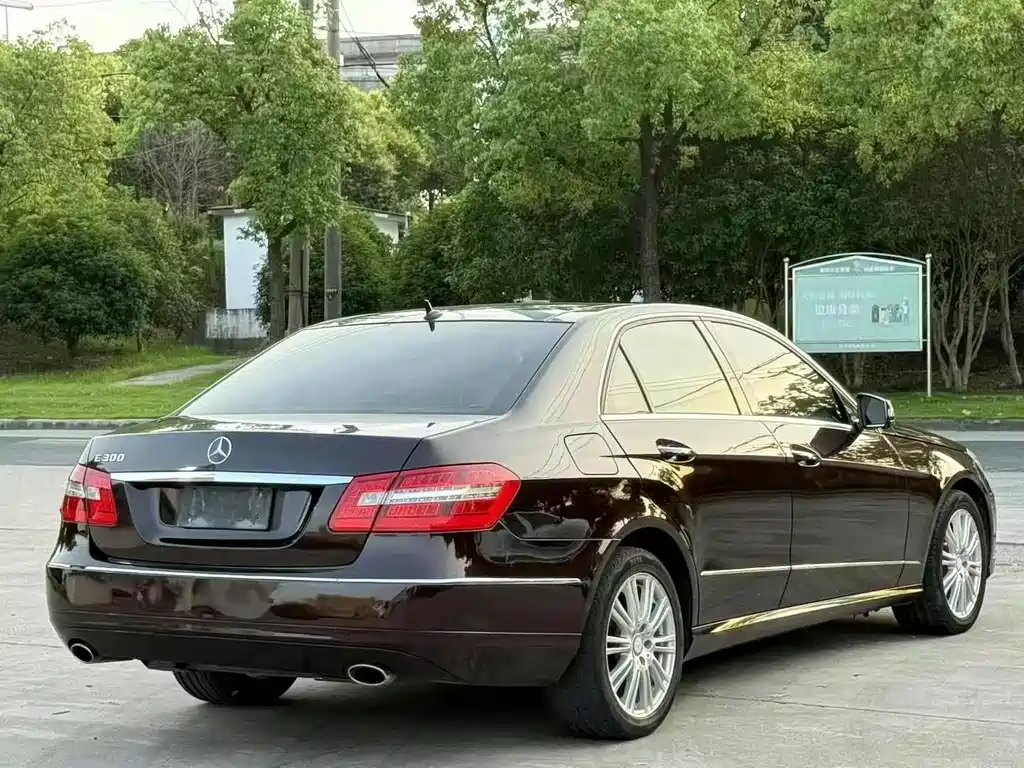 Mercedes-Benz E-Class 2009