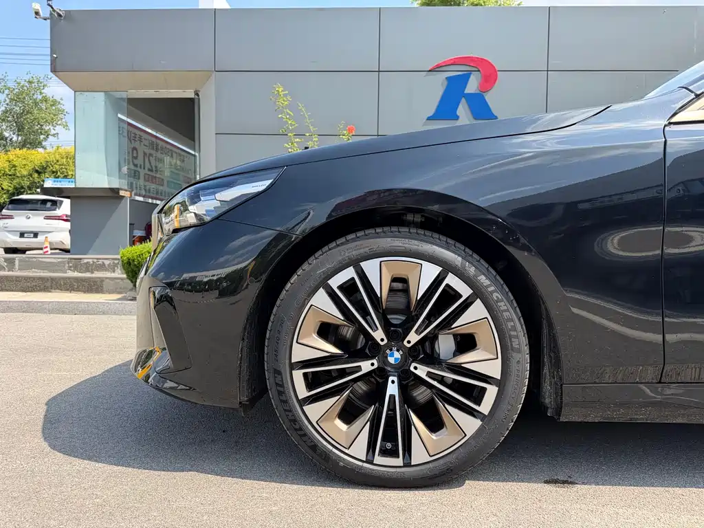 BMW 5 Series 2025