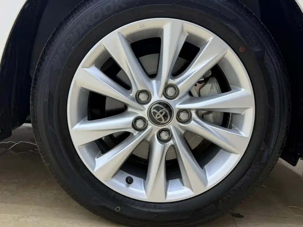 Toyota Corolla 2023 — фото 25