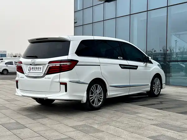 Honda Elysion 2016