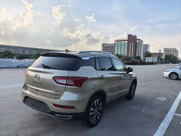 GAC Trumpchi GS4 2015