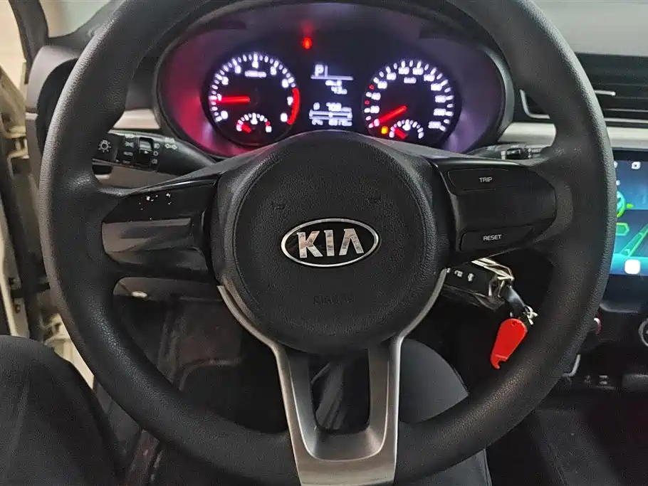 Kia K2 2017 — фото 15