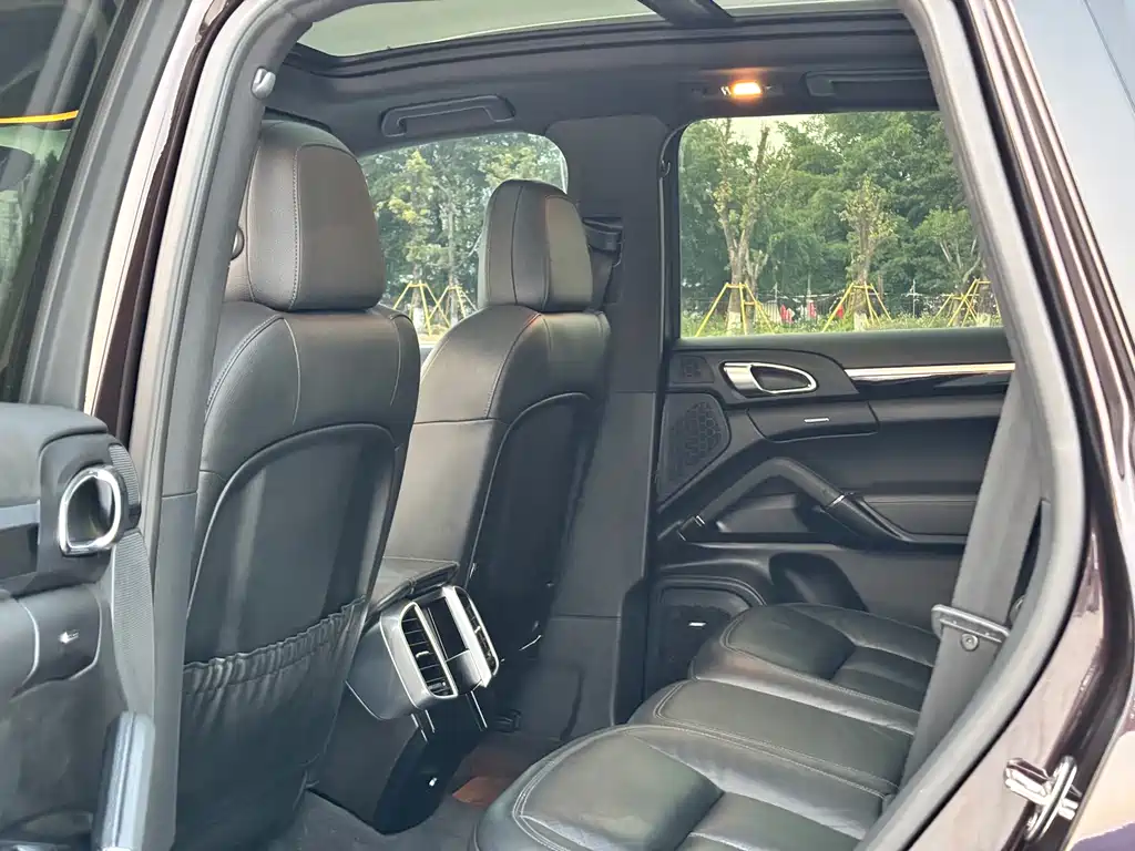Porsche Cayenne 2016 — фото 12