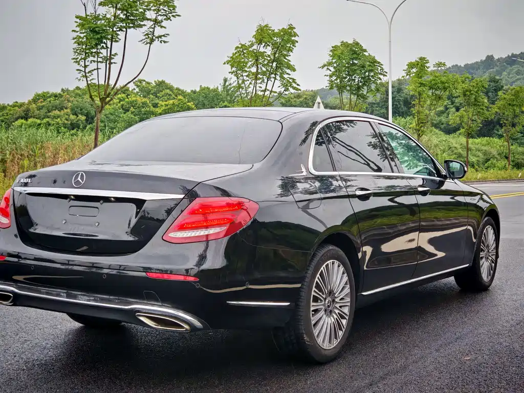 Mercedes-Benz E-Class 2020 — фото 15
