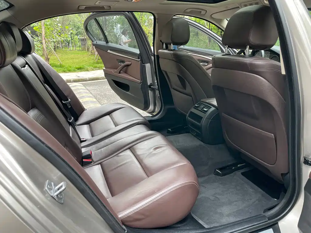 BMW 5 Series 2015 — фото 13