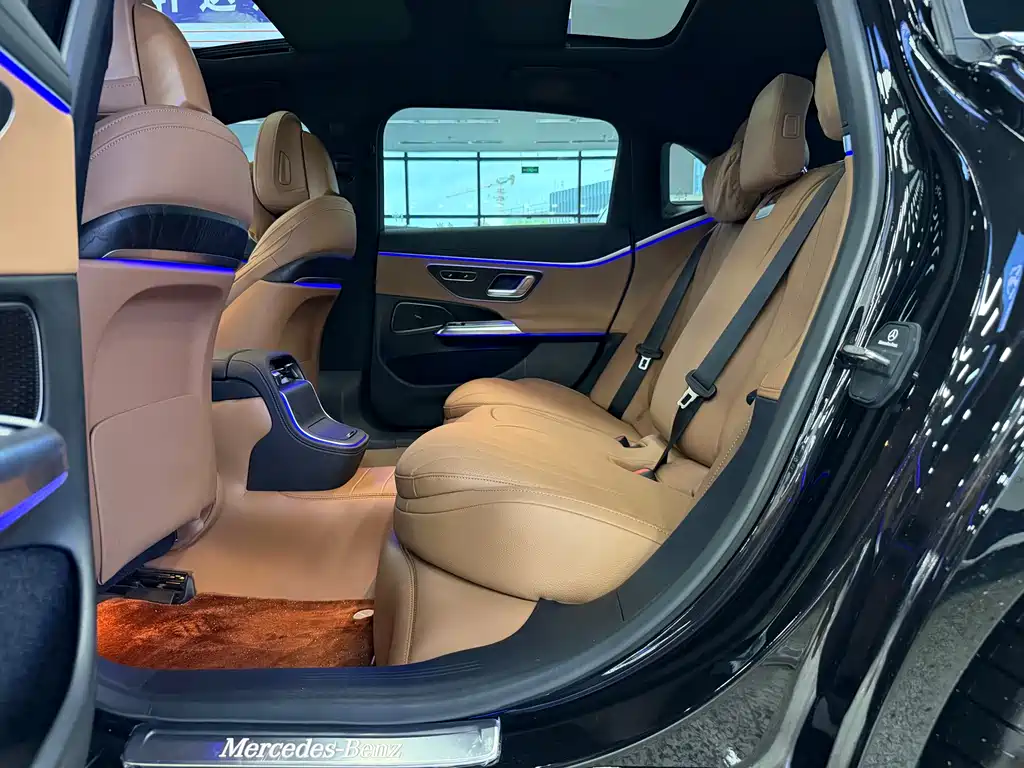 Mercedes-Benz E-Class 2024 — фото 15