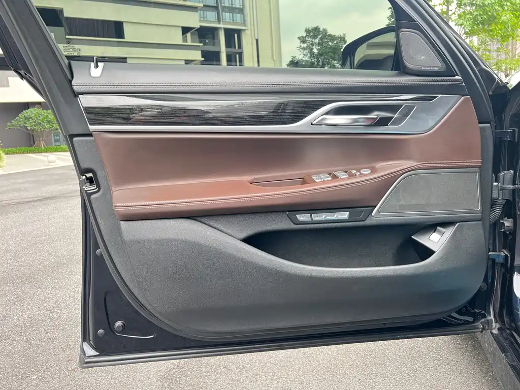 BMW 7 Series 2018 — фото 49