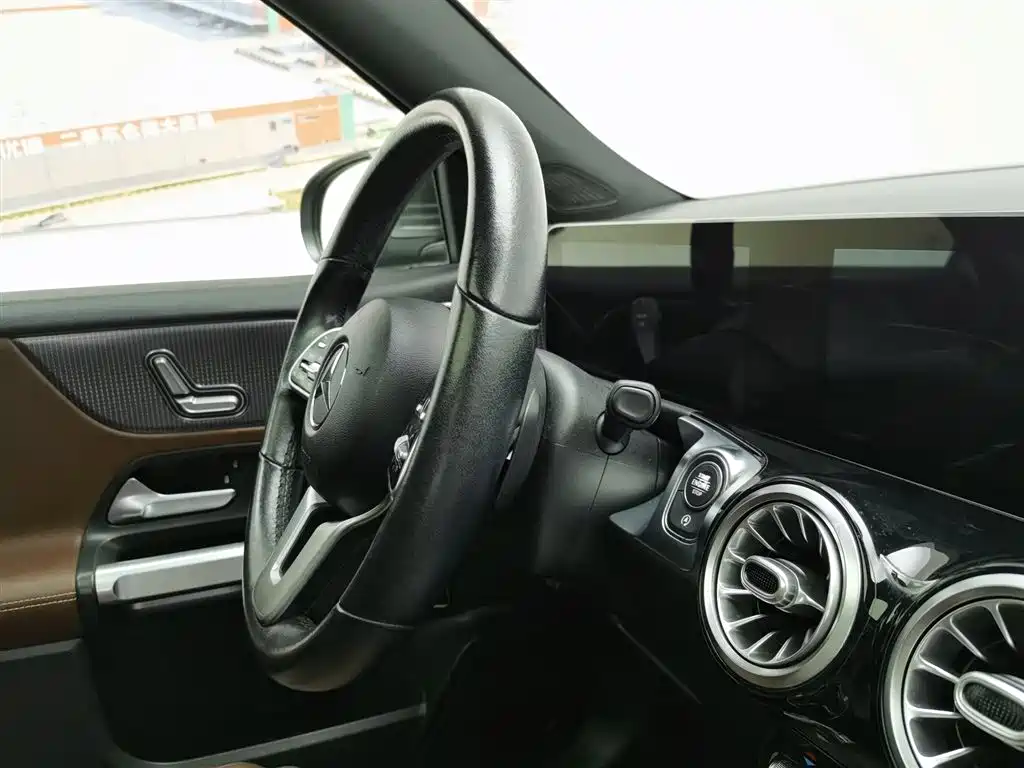 Mercedes-Benz GLB 2020 — фото 22