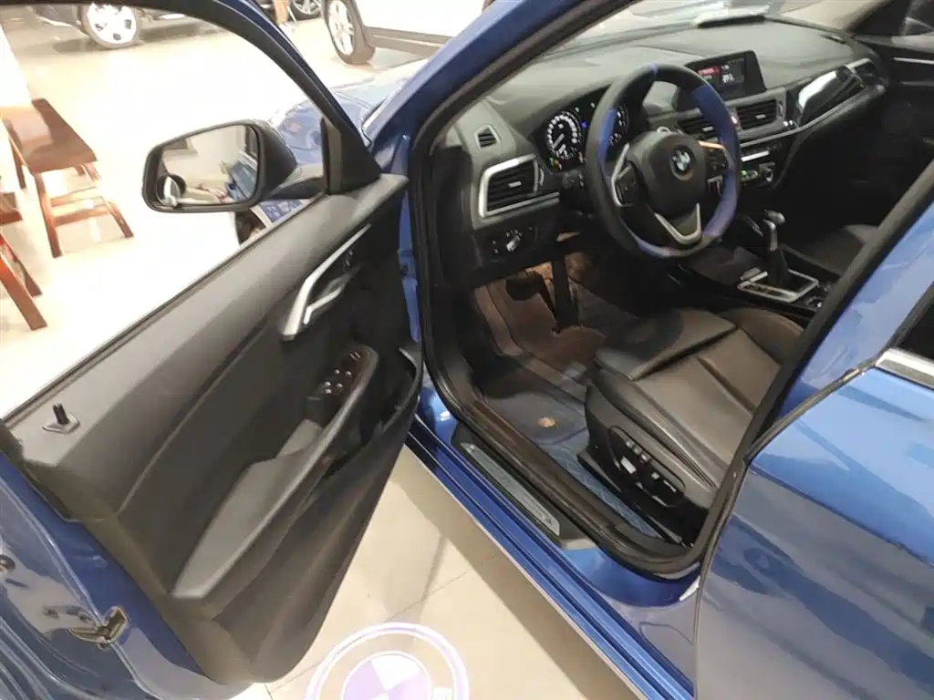 BMW 1 Series 2018 — фото 16