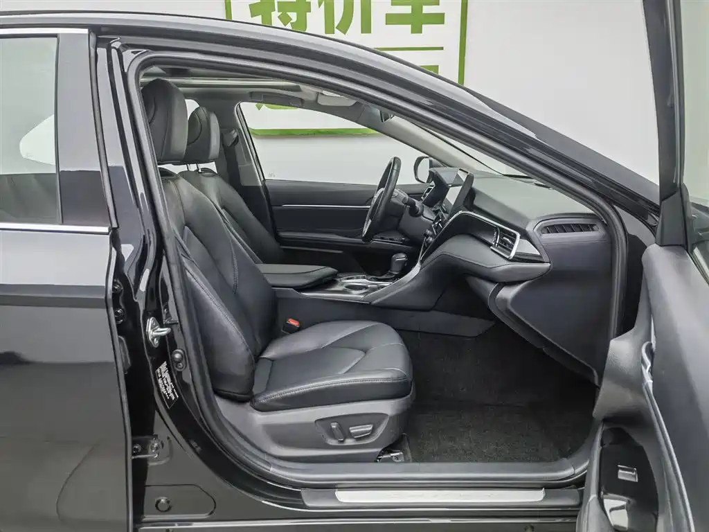 Toyota Camry 2023 — фото 23