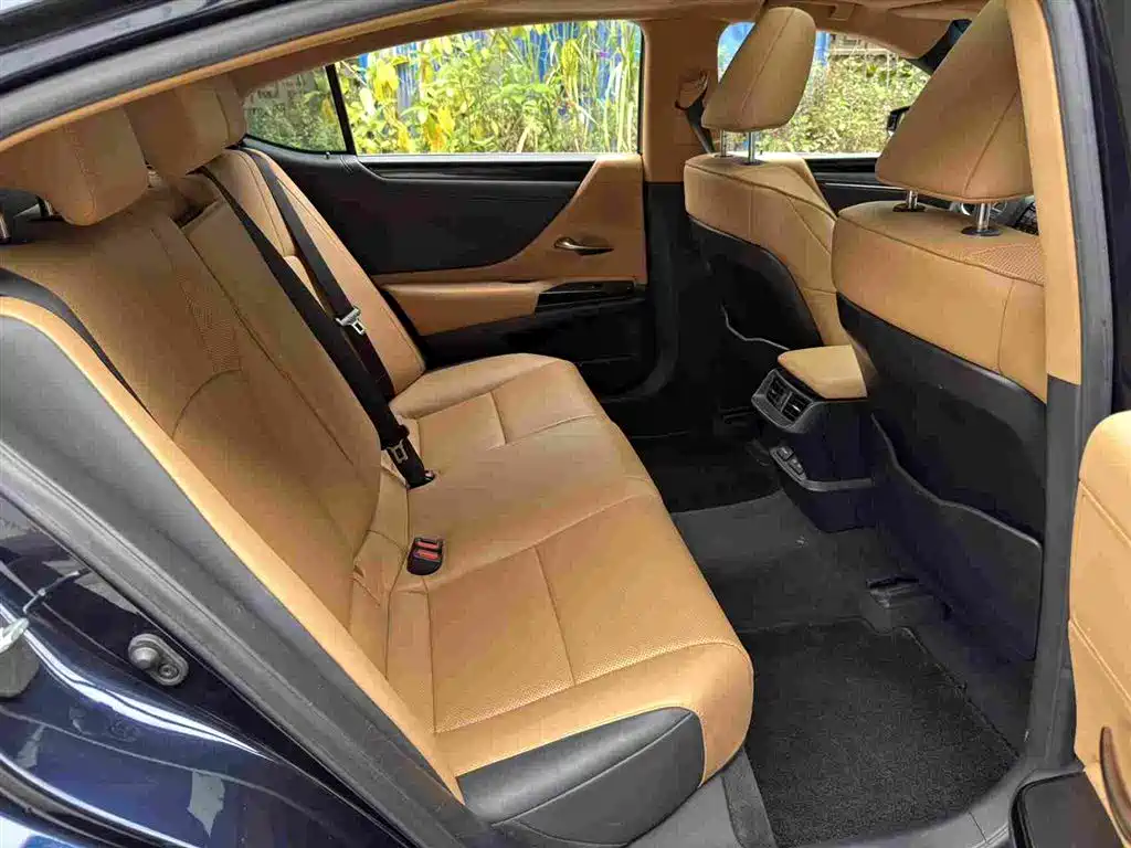 Lexus ES 2023 — фото 17