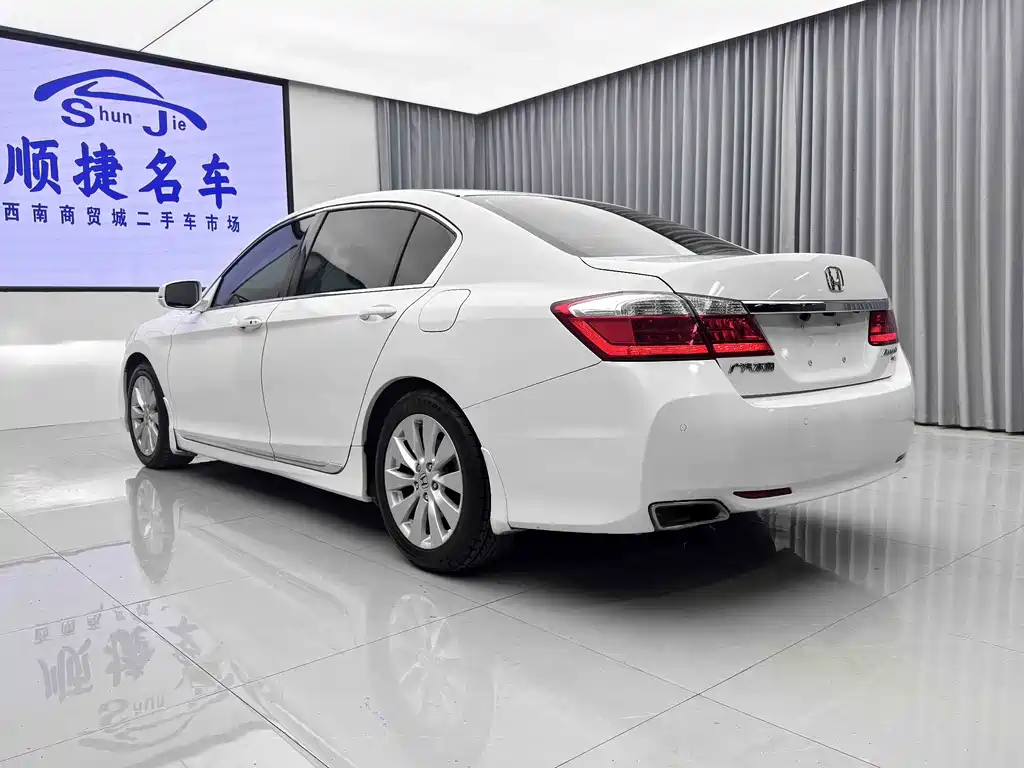 Honda Accord 2014 — фото 16