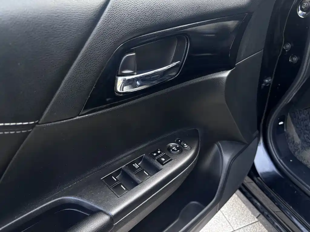 Honda Accord 2018 — фото 11