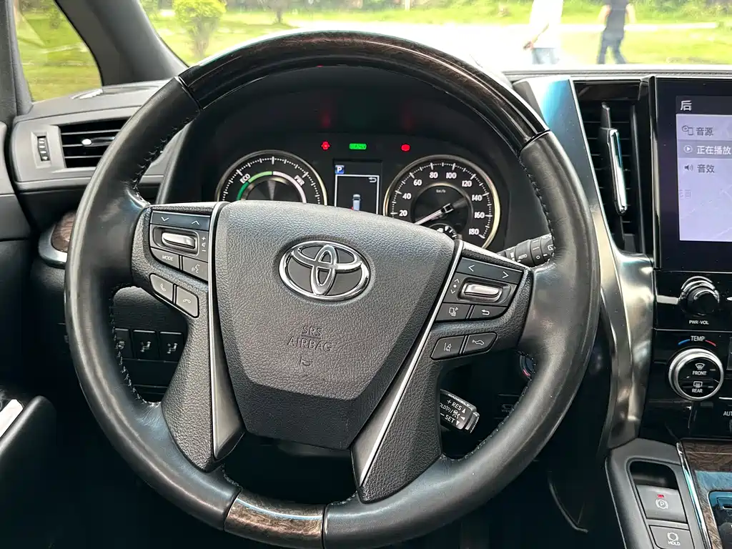 Toyota Alphard 2020 — фото 19