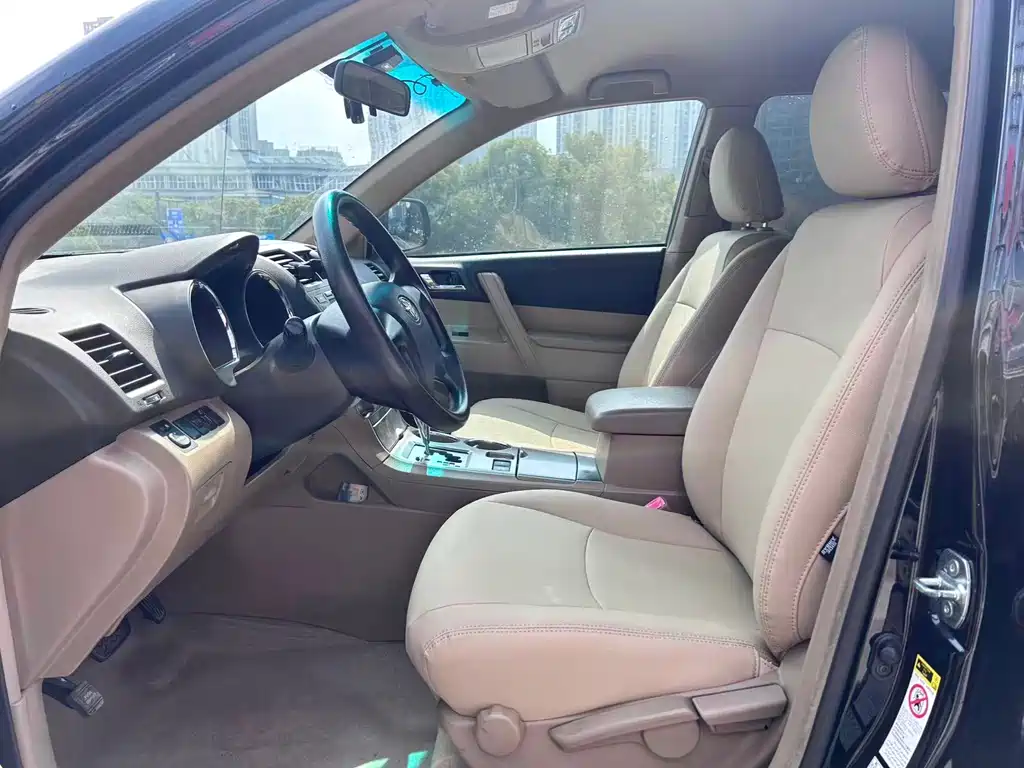 Toyota Highlander 2011 — фото 8
