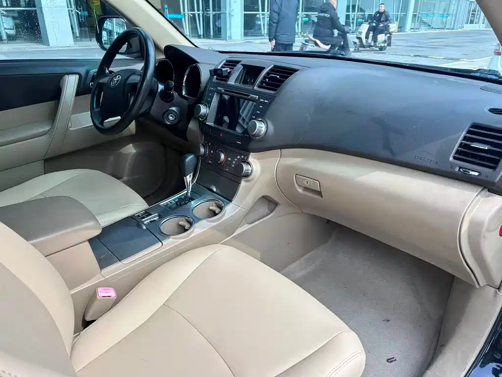 Toyota Highlander 2011 — фото 14